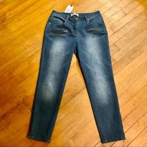Boo Radley snazzy pair of slim ankle jeans!